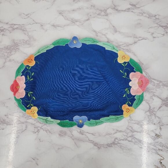Vintage Placemat Set Red and Blue with Hand Embroidered Flowers Leaves 4pc - Picture 2 of 12